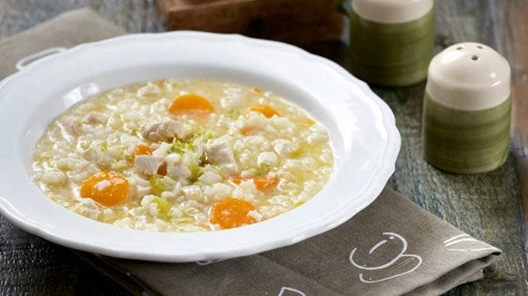 Κοτόσουπα και κρυολόγημα πάνε μαζί – Σε τι βοηθάει όμως πραγματικά;